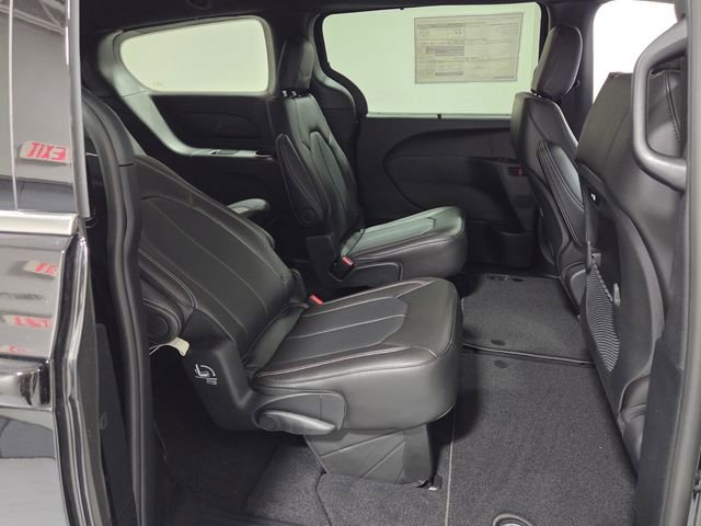 New 2026 Chrysler Pacifica Select image 15