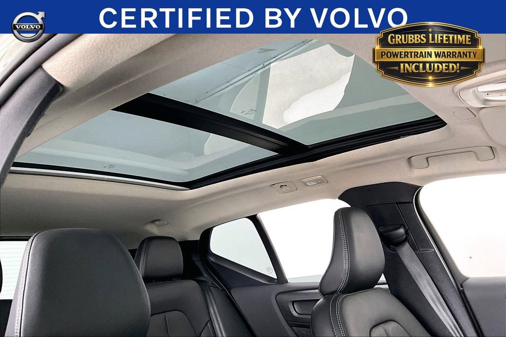 Certified 2025 Volvo XC40 B5 Plus AWD/4WD image 22