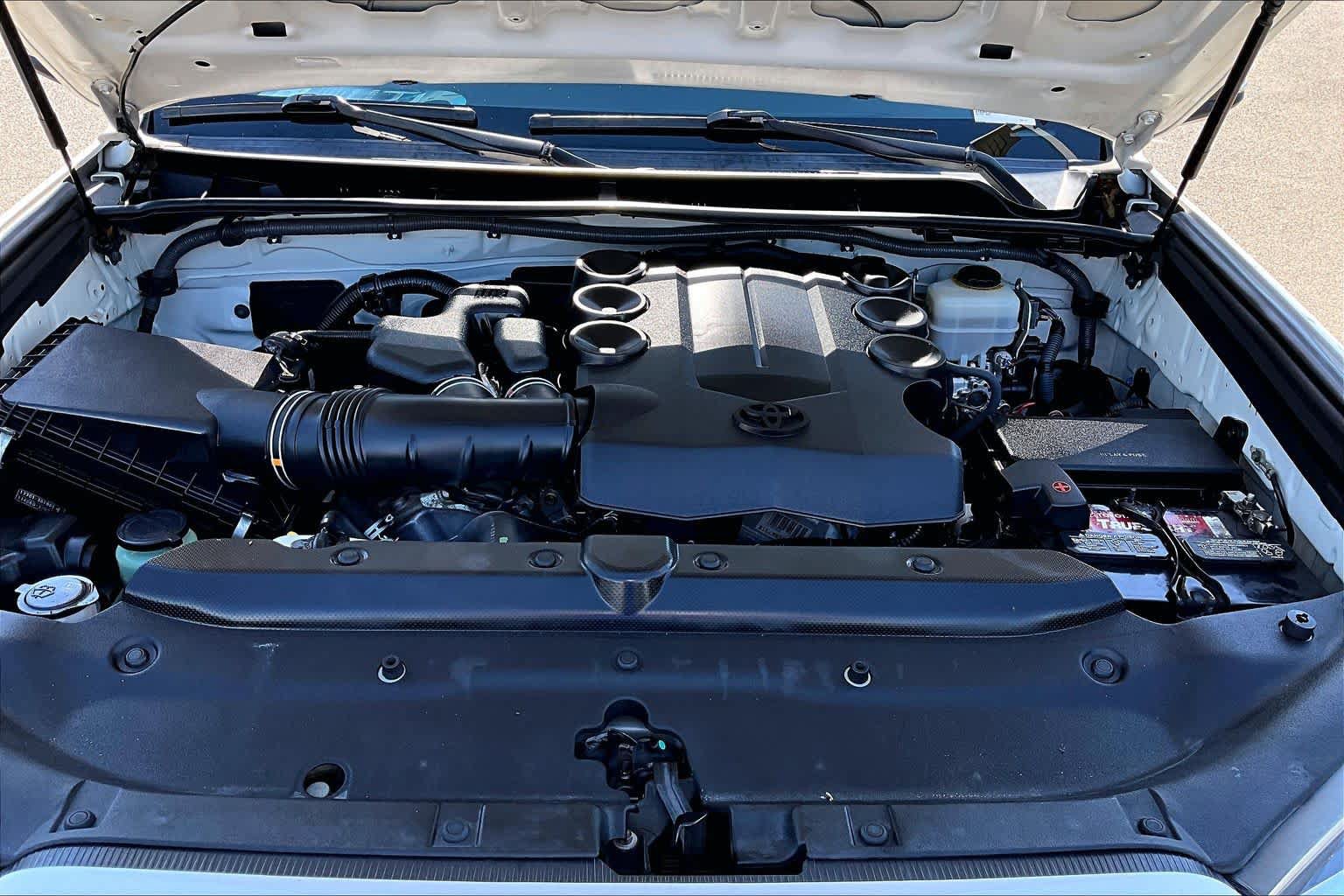 Used 2014 Toyota 4Runner Limited AWD/4WD image 31