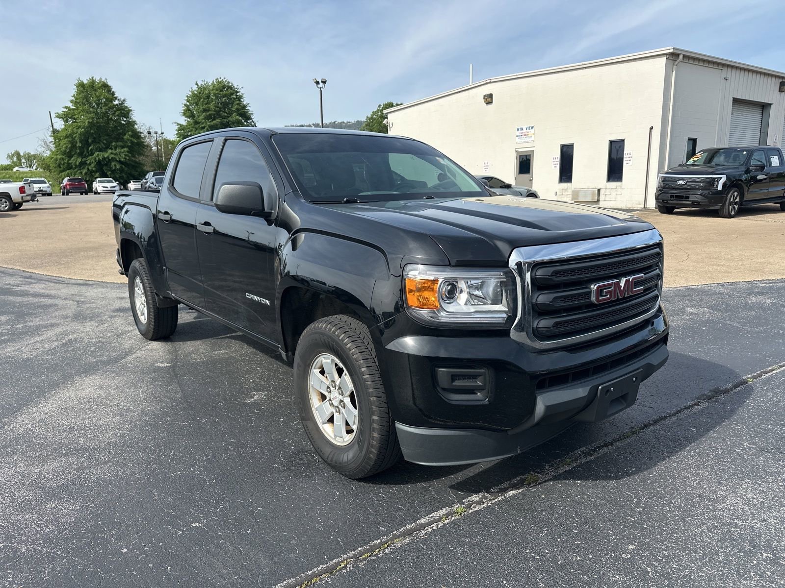 Used 2015 GMC Canyon 2WD Crew Cab w/ Convenience Package image 2
