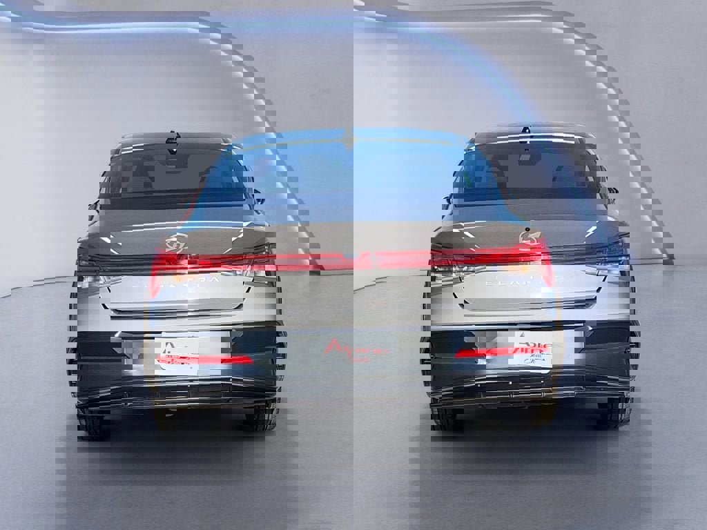 Used 2024 Hyundai Elantra SEL w/ Convenience Package image 4