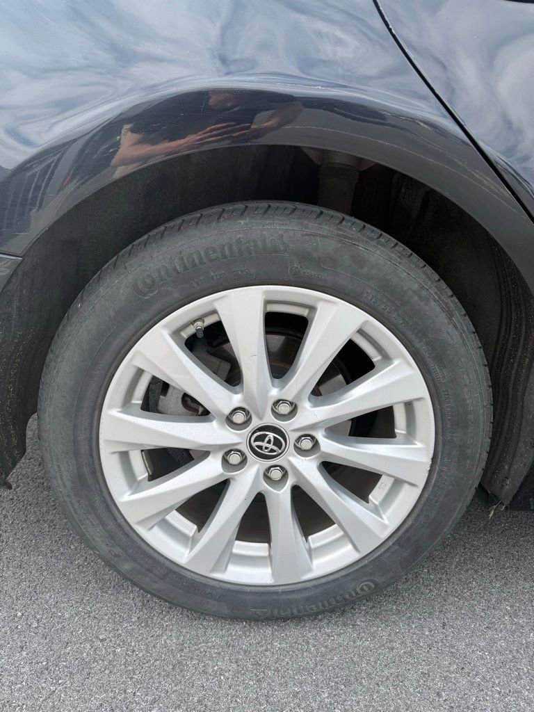 Used 2018 Toyota Camry LE image 10