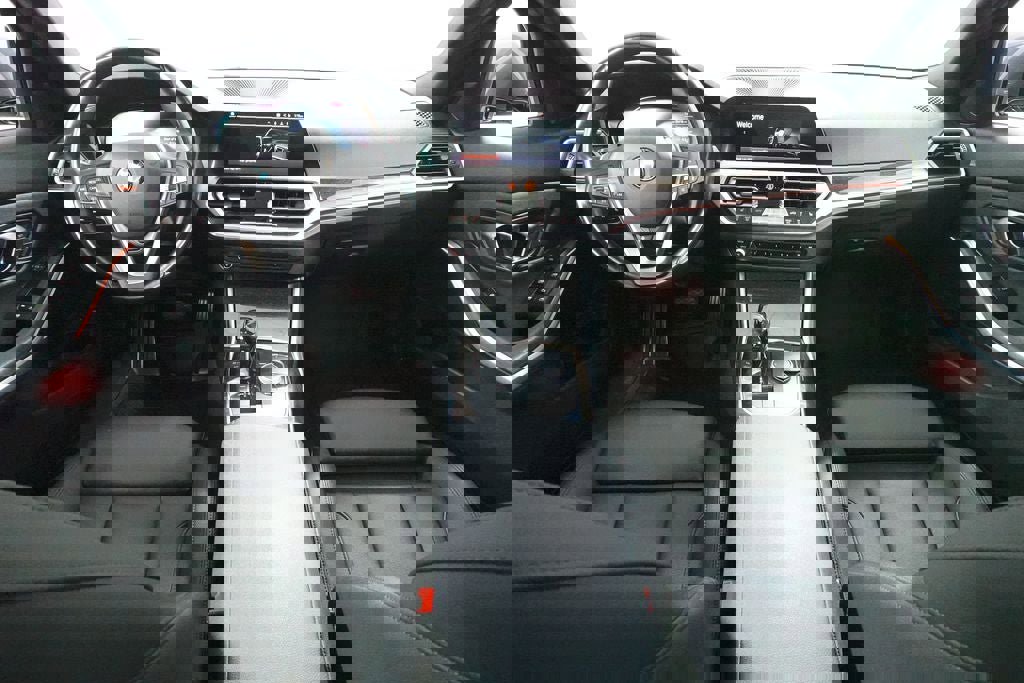 Used 2020 BMW 330i xDrive Sedan w/ Premium Package image 11