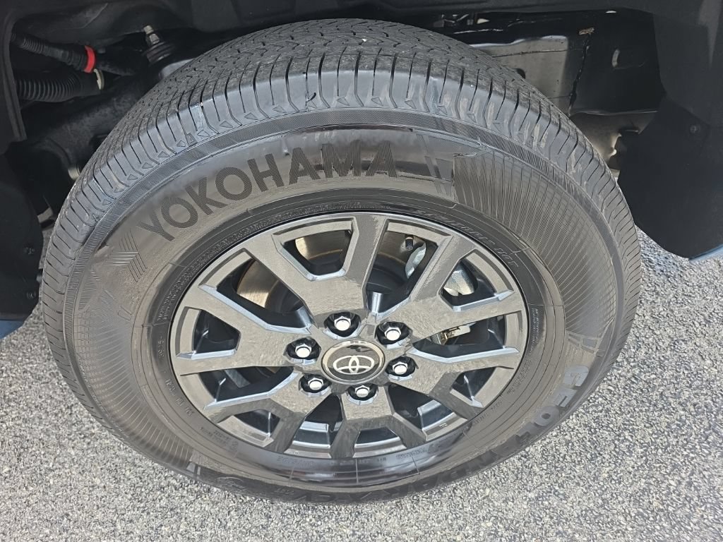 Used 2026 Toyota 4Runner SR5 AWD/4WD image 7