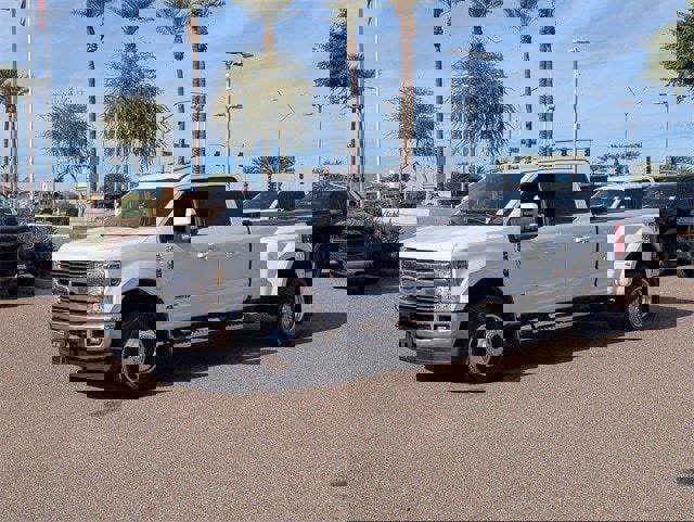 Used 2019 Ford F350 Lariat image 2