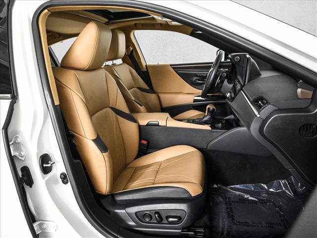 Used 2024 Lexus ES 300h Ultra Luxury w/ Accessory Package (Z1) FWD image 21