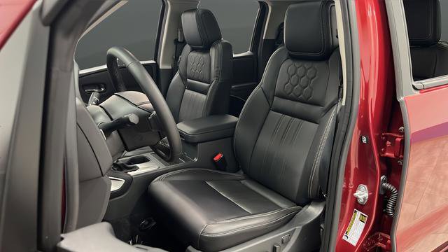 Used 2025 Nissan Frontier SL AWD/4WD image 9