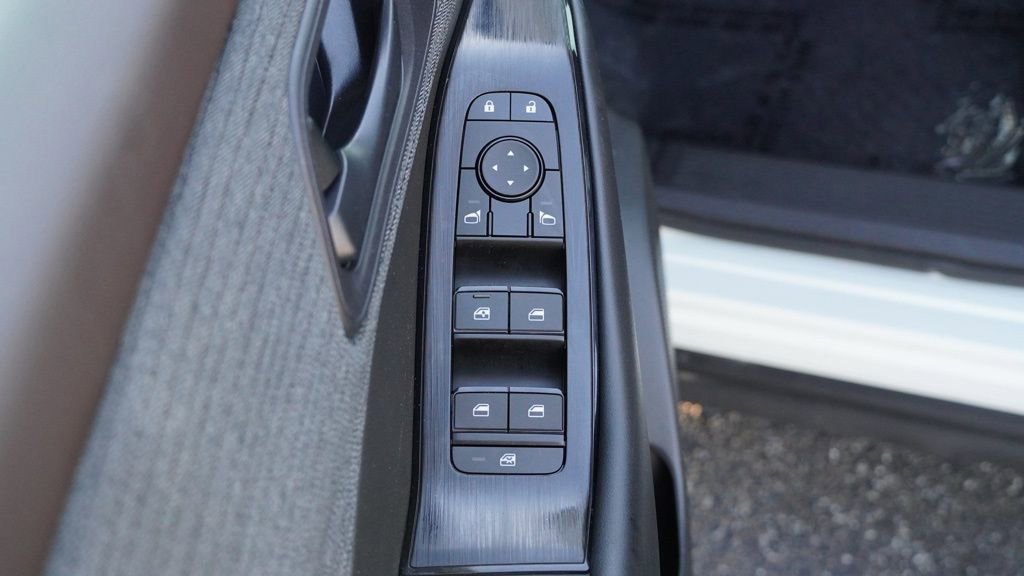 Used 2023 Nissan Rogue S image 14