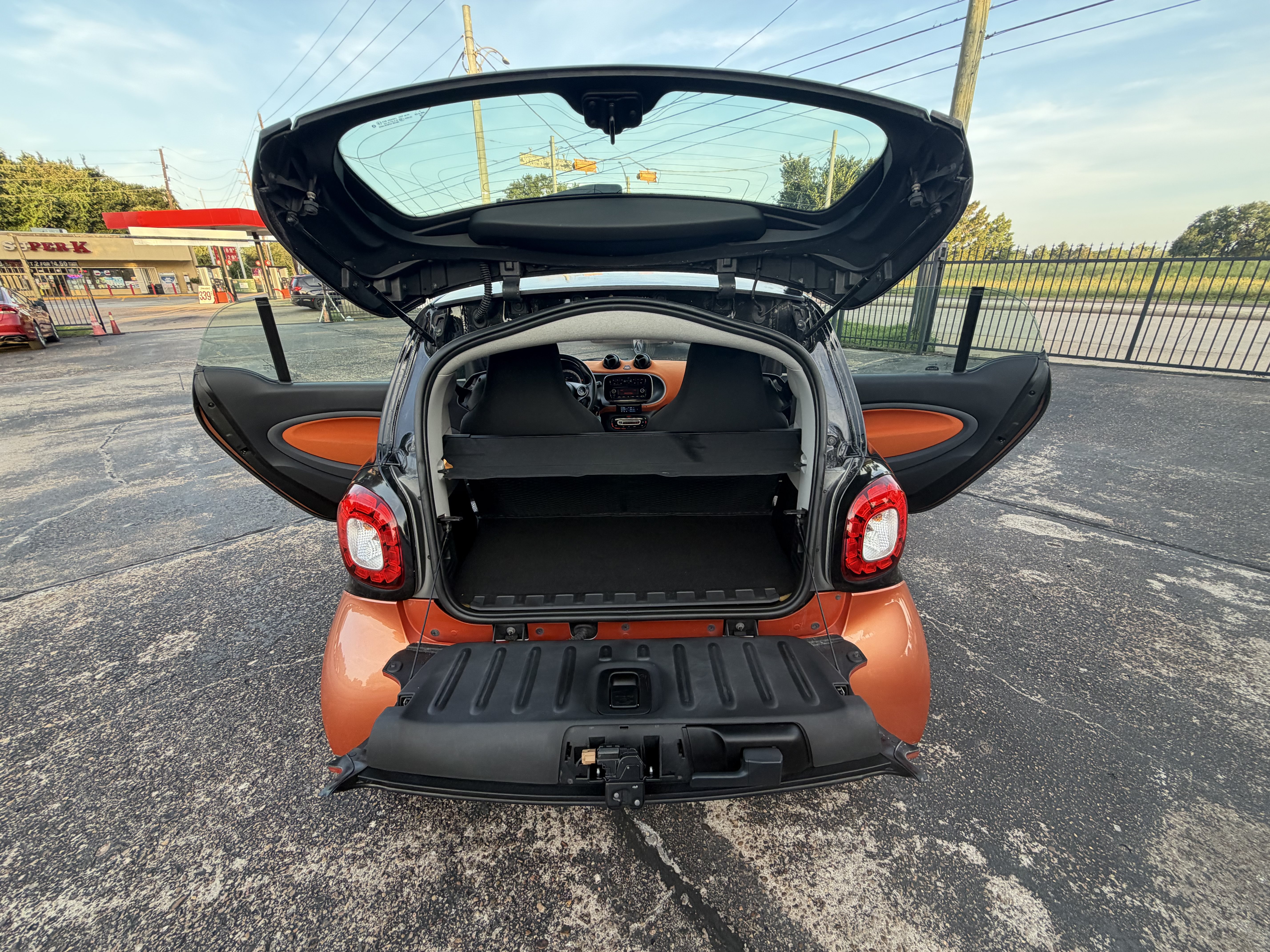 Used 2016 smart fortwo passion RWD image 18