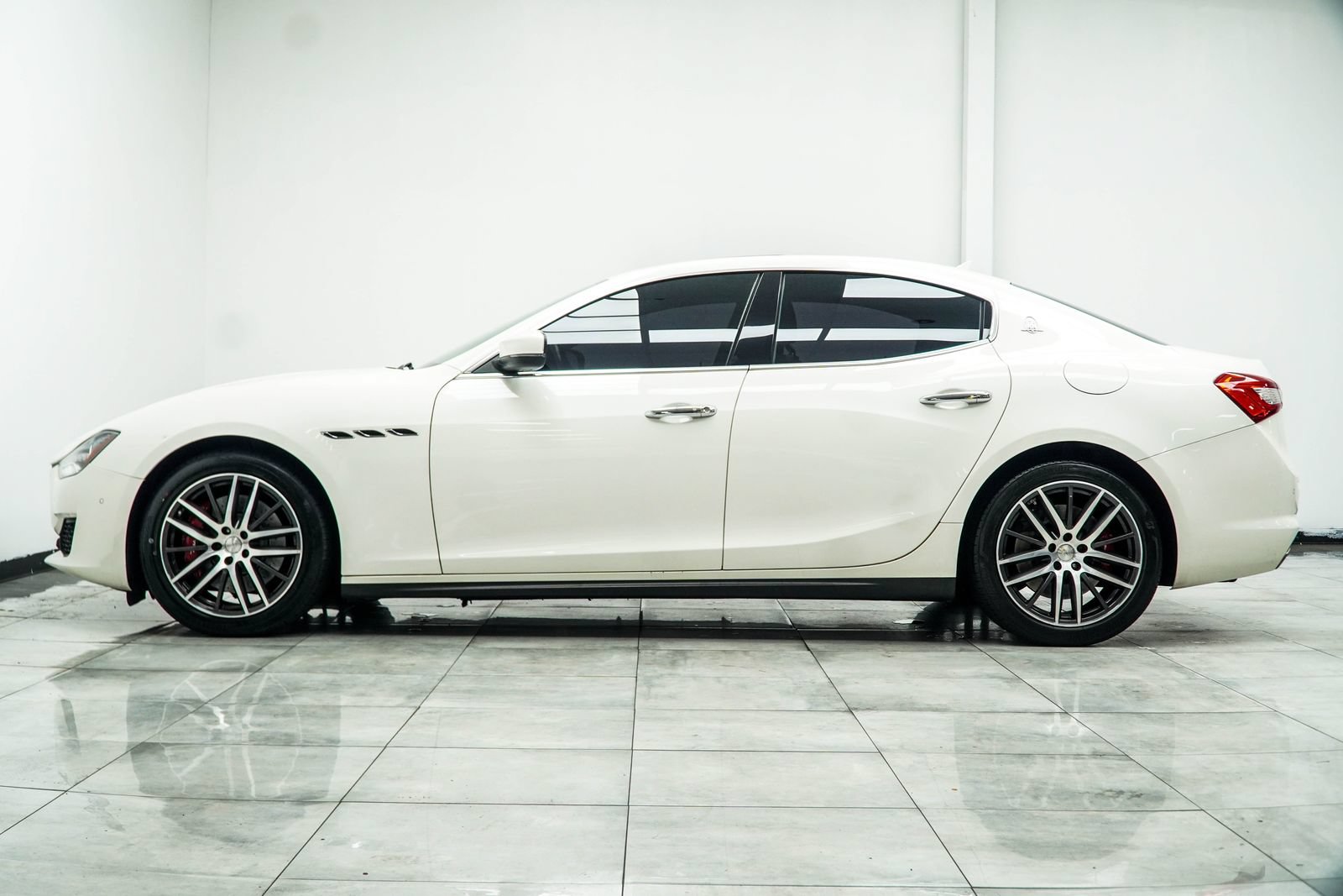 Used 2019 Maserati Ghibli S Q4 AWD/4WD image 10