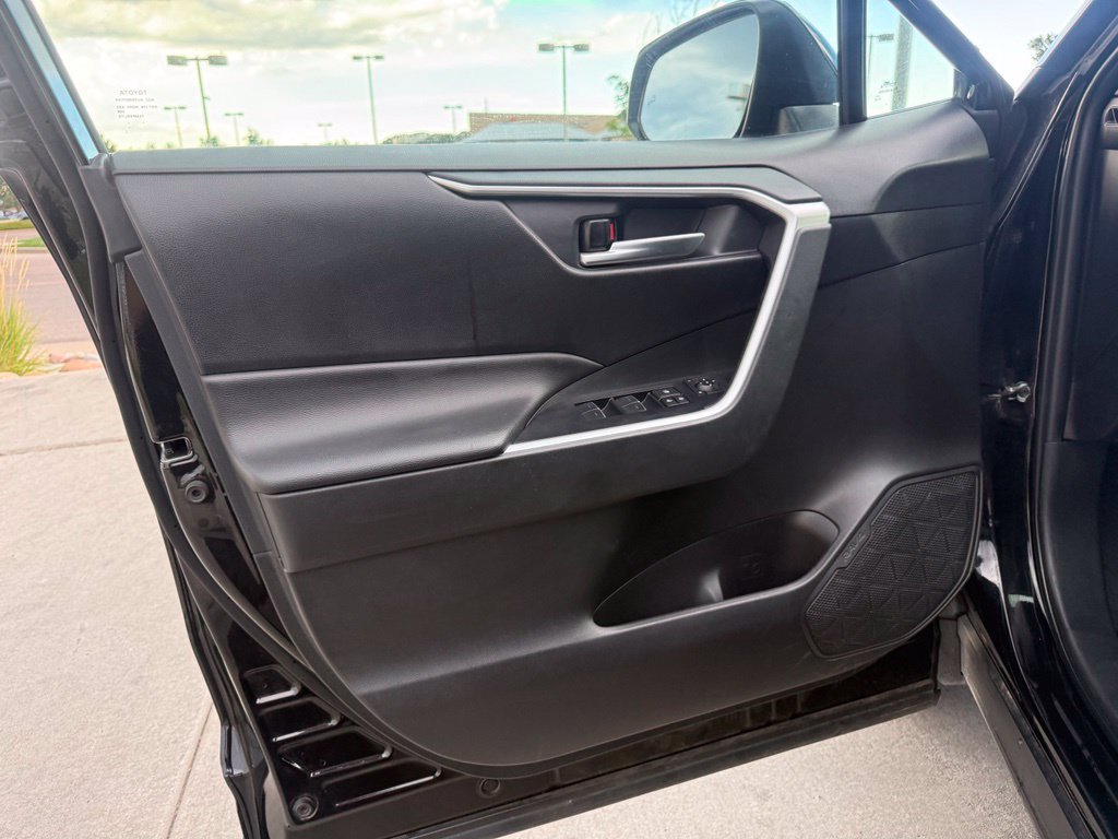 Used 2025 Toyota RAV4 XLE AWD/4WD image 10