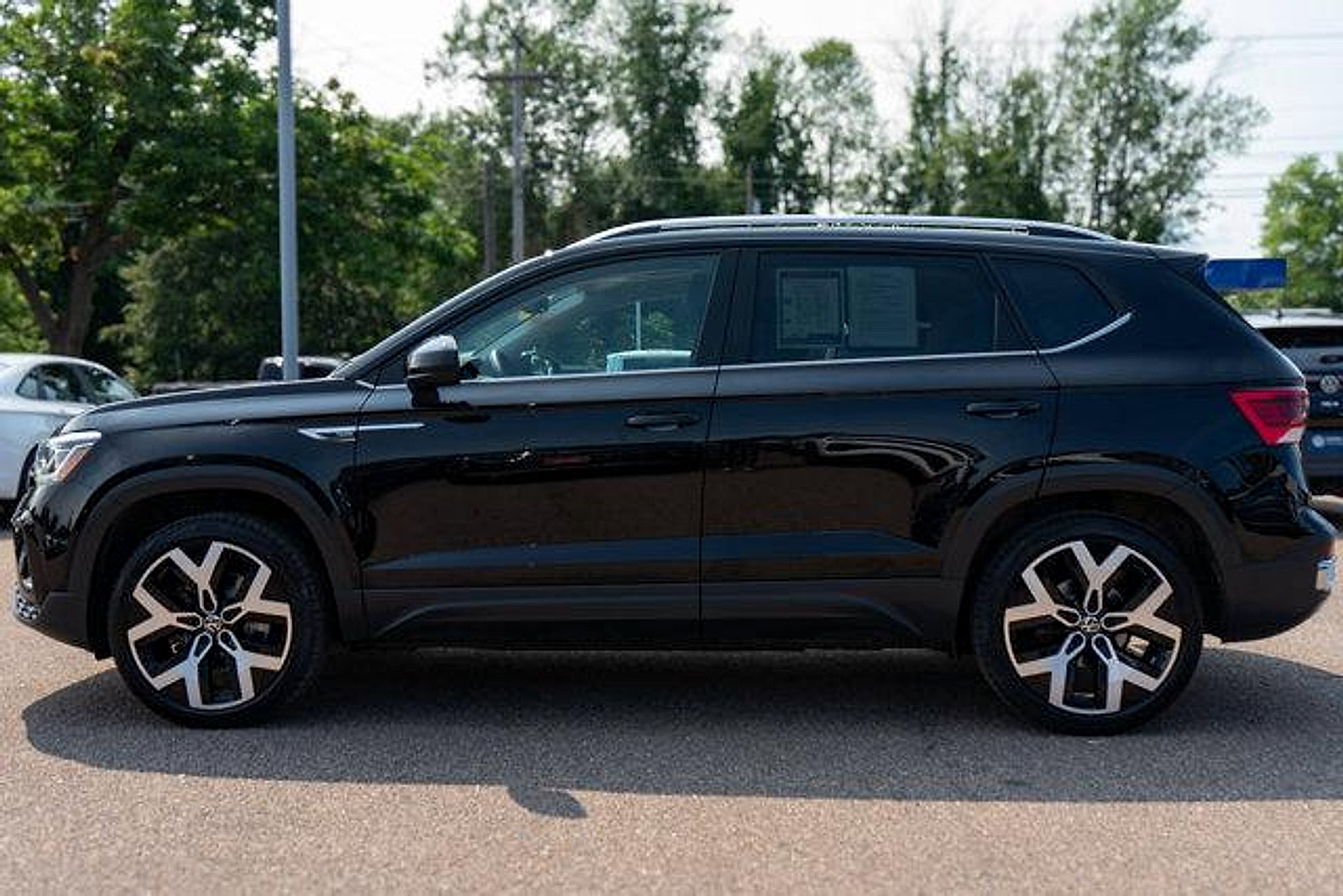 Certified 2023 Volkswagen Taos SEL AWD/4WD image 3