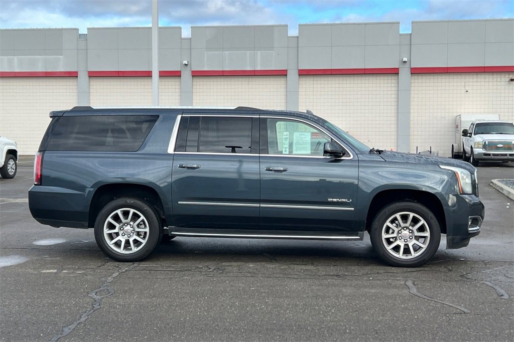 Used 2019 GMC Yukon XL Denali image 3