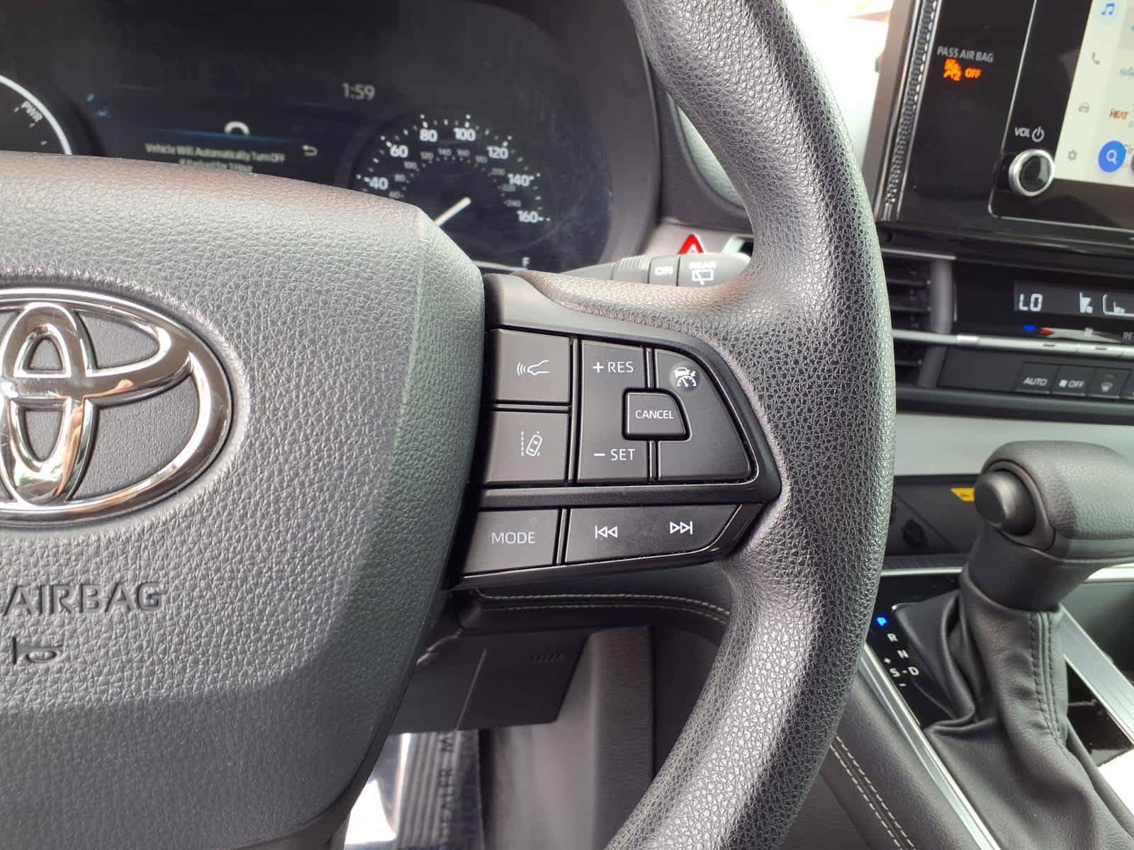 Certified 2025 Toyota Sienna LE FWD image 11