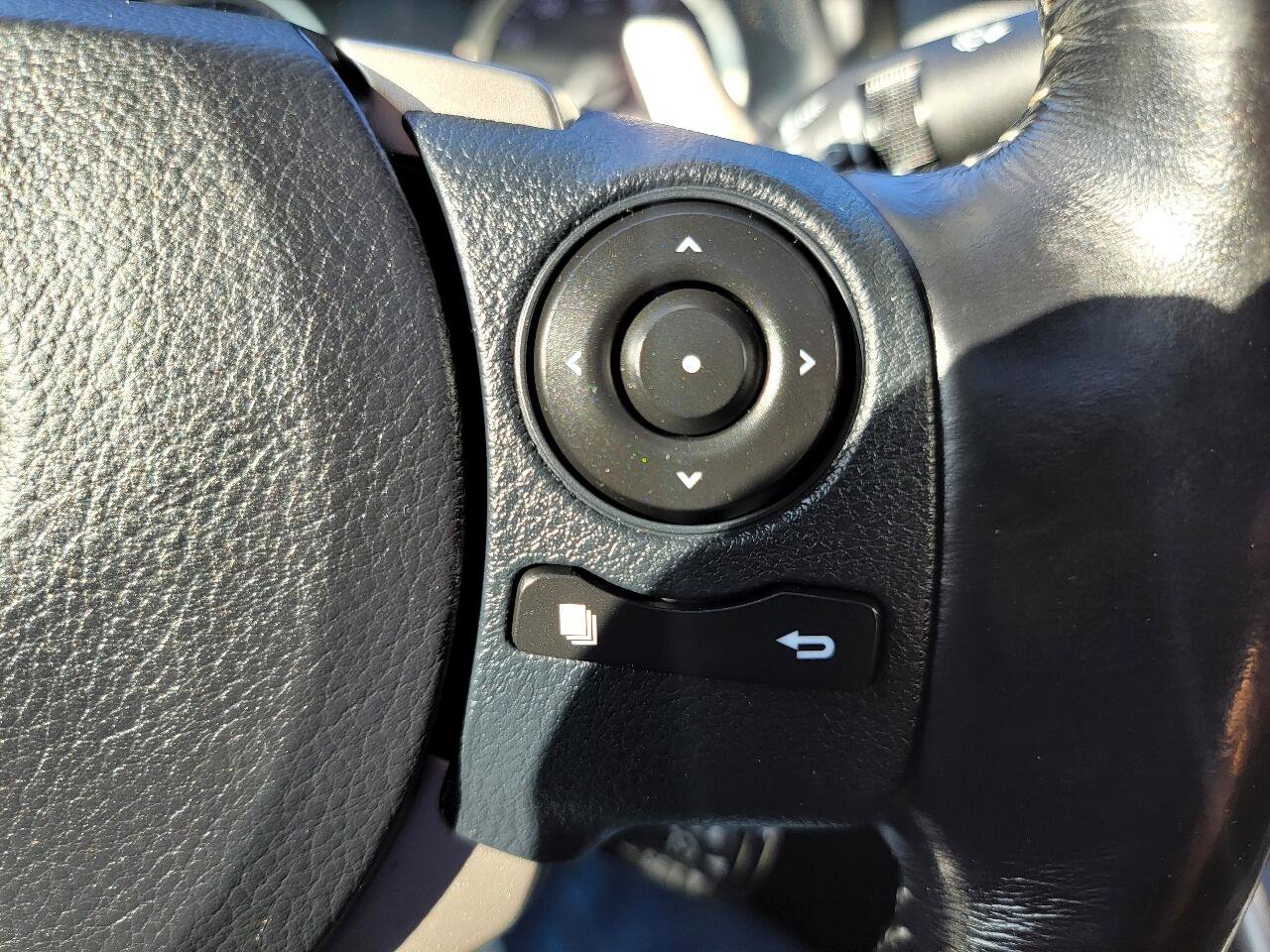 Used 2016 Lexus IS 300 AWD image 39