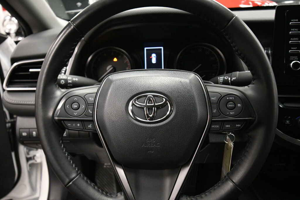 Used 2024 Toyota Camry SE image 12
