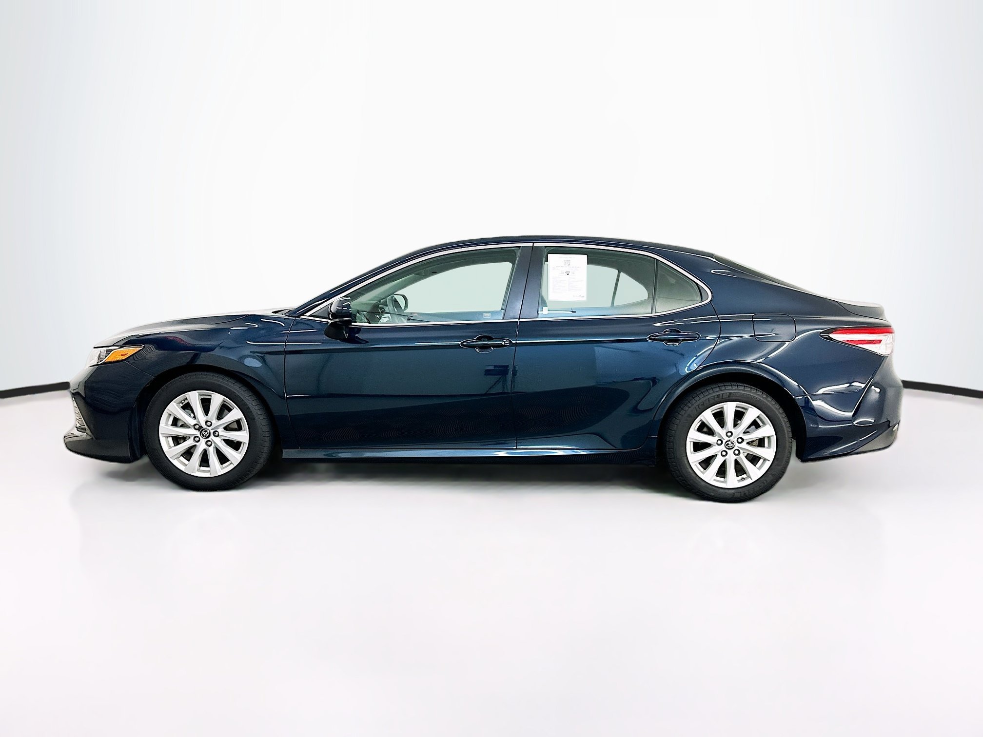 Used 2018 Toyota Camry LE FWD image 4