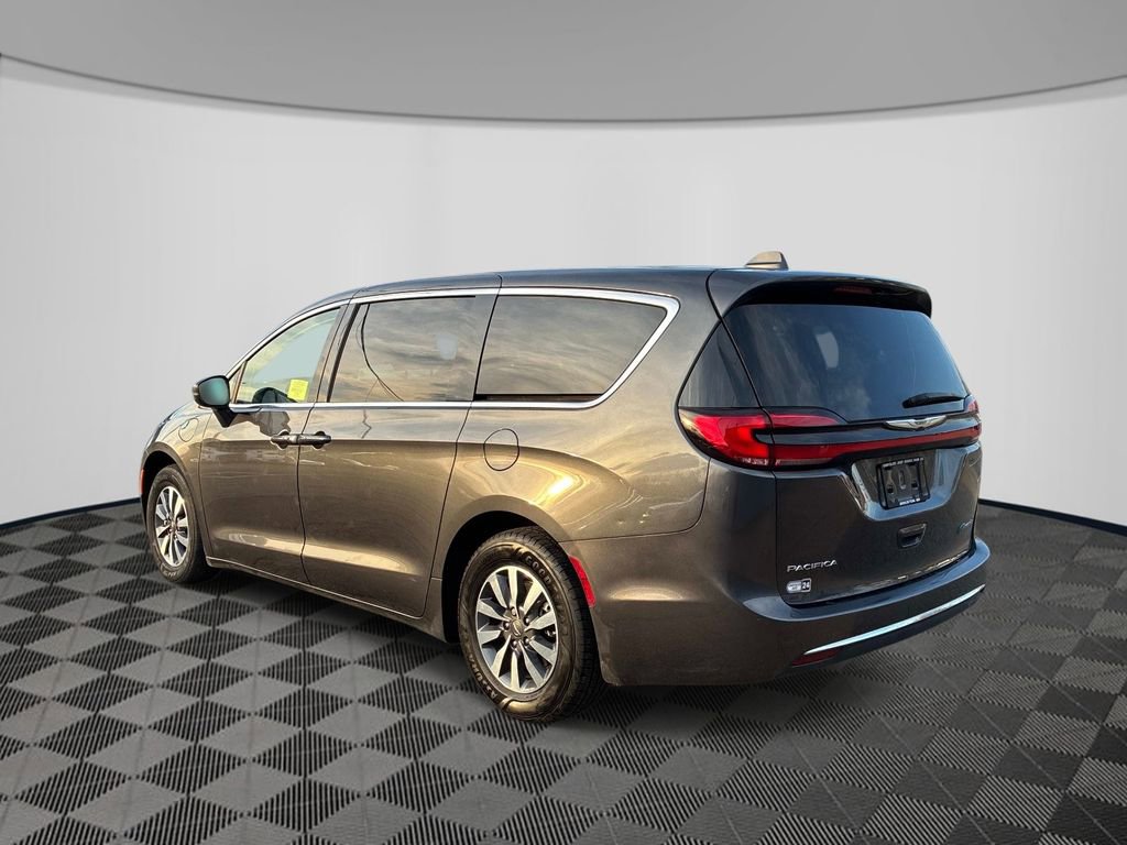 Used 2022 Chrysler Pacifica Touring-L FWD image 5