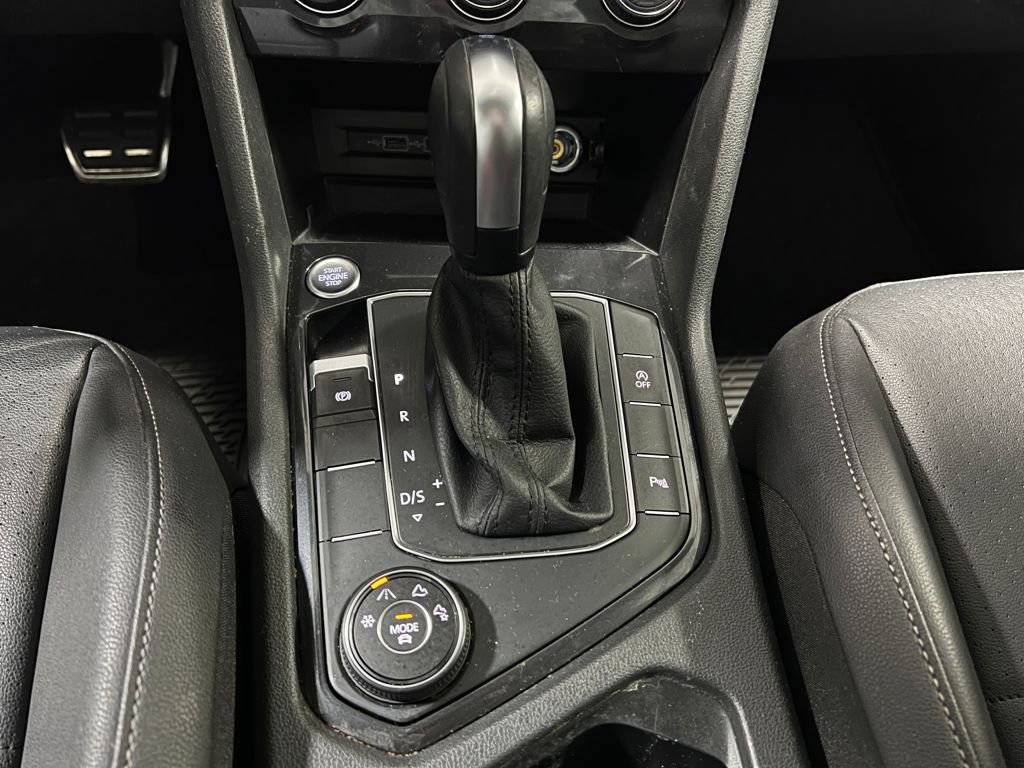 Used 2020 Volkswagen Tiguan SE R-Line w/ 3rd Row Seat Package image 29