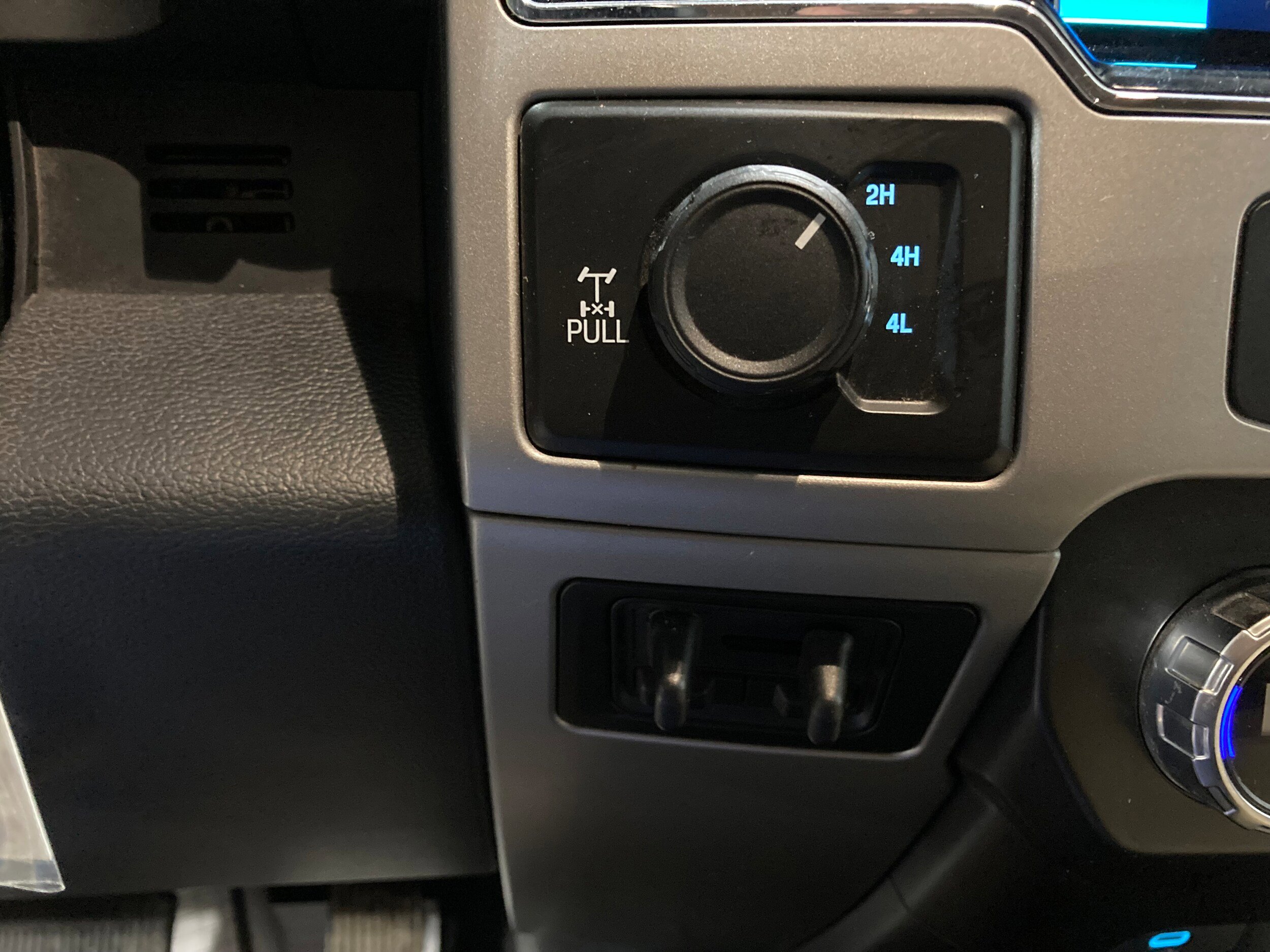 Used 2022 Ford F250 Lariat w/ Lariat Value Package AWD/4WD image 32