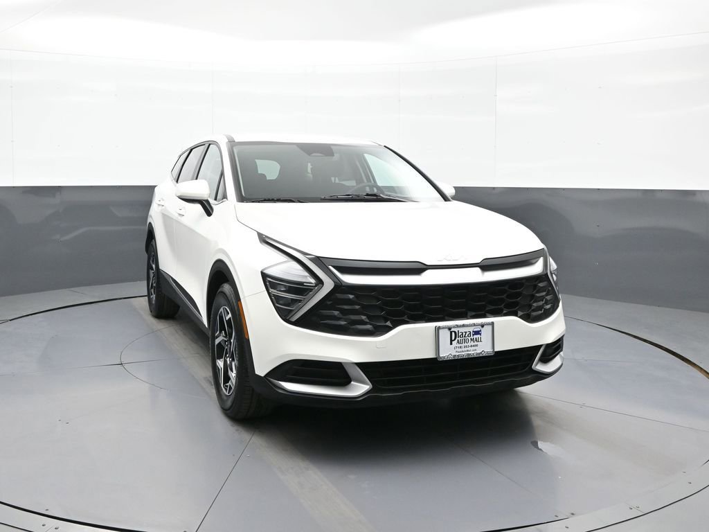 Certified 2025 Kia Sportage LX FWD image 3