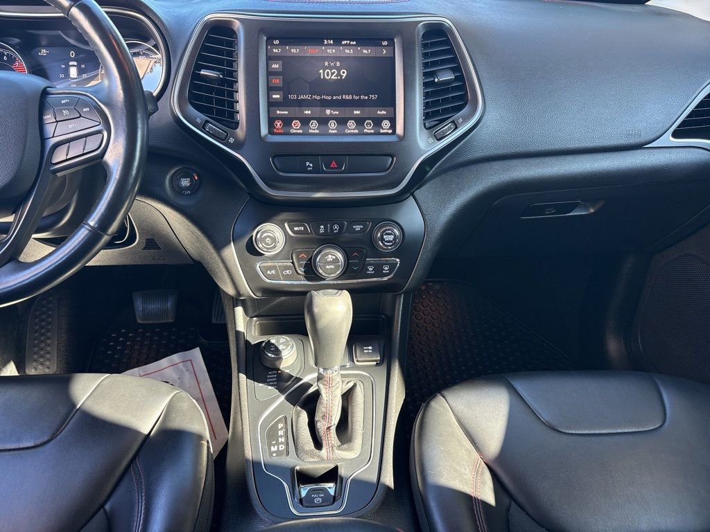 Used 2019 Jeep Cherokee Trailhawk w/ Cold Weather Group AWD/4WD image 18