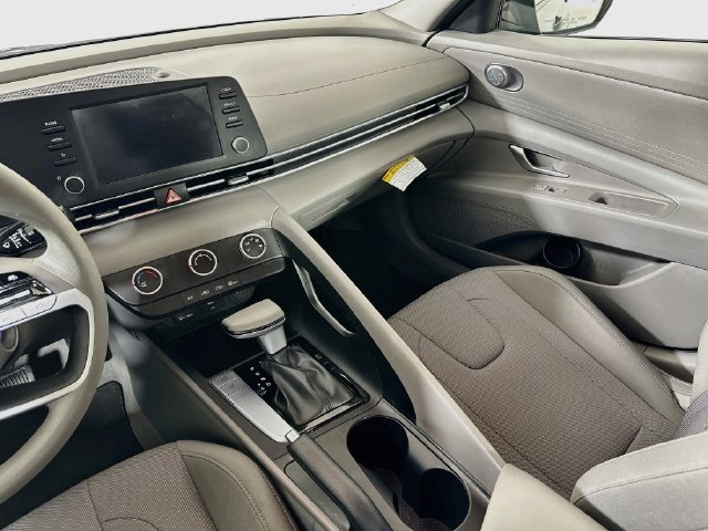Certified 2025 Hyundai Elantra SE FWD image 26