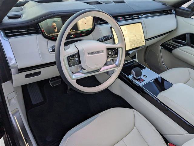 New 2025 Land Rover Range Rover SE image 3
