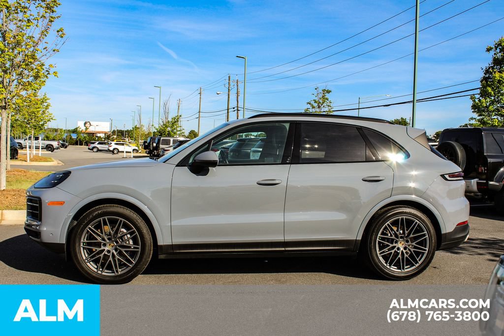 Used 2024 Porsche Cayenne AWD/4WD image 5