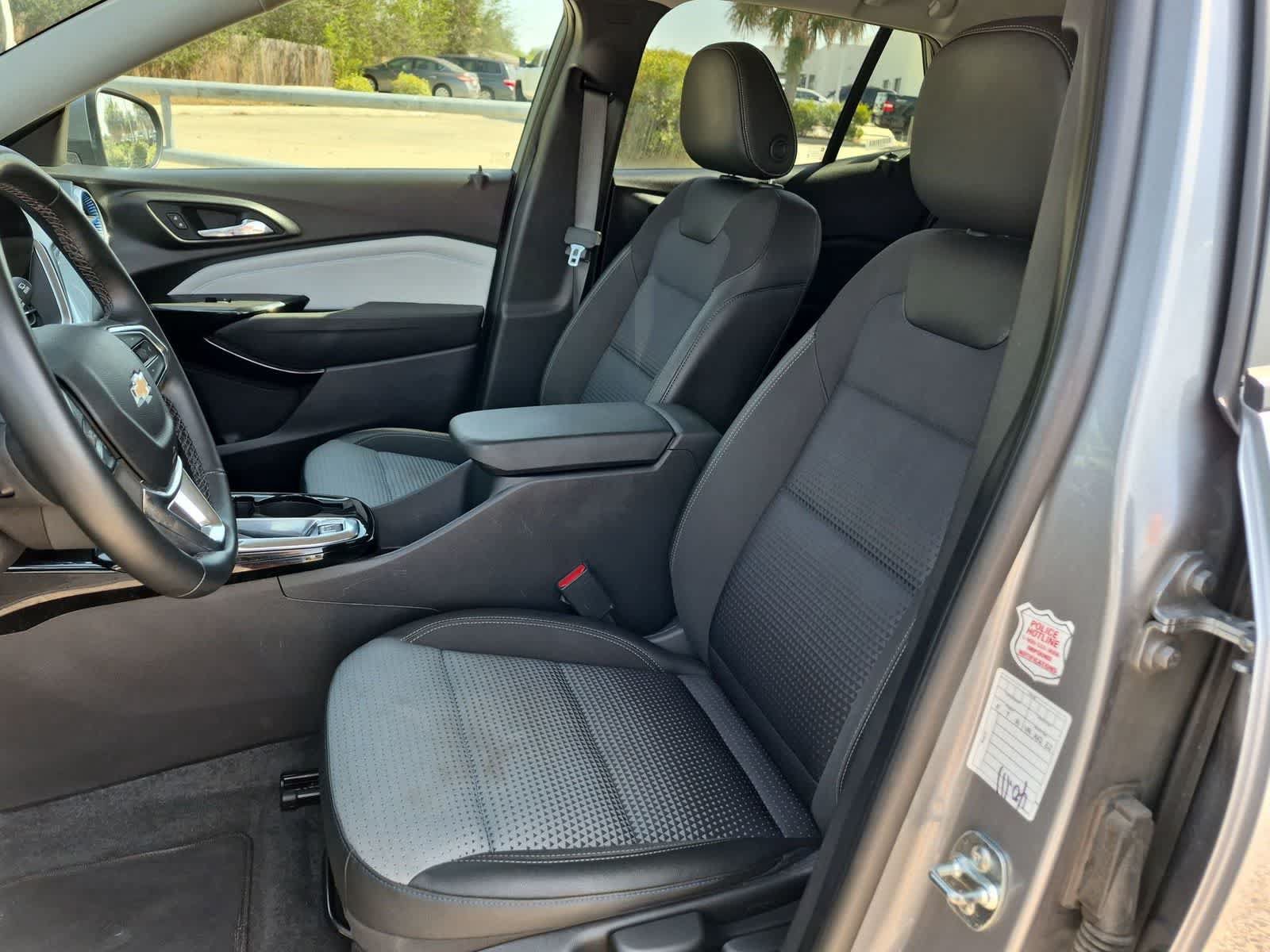 Used 2025 Chevrolet Trax LT w/ LT Convenience Package FWD image 18