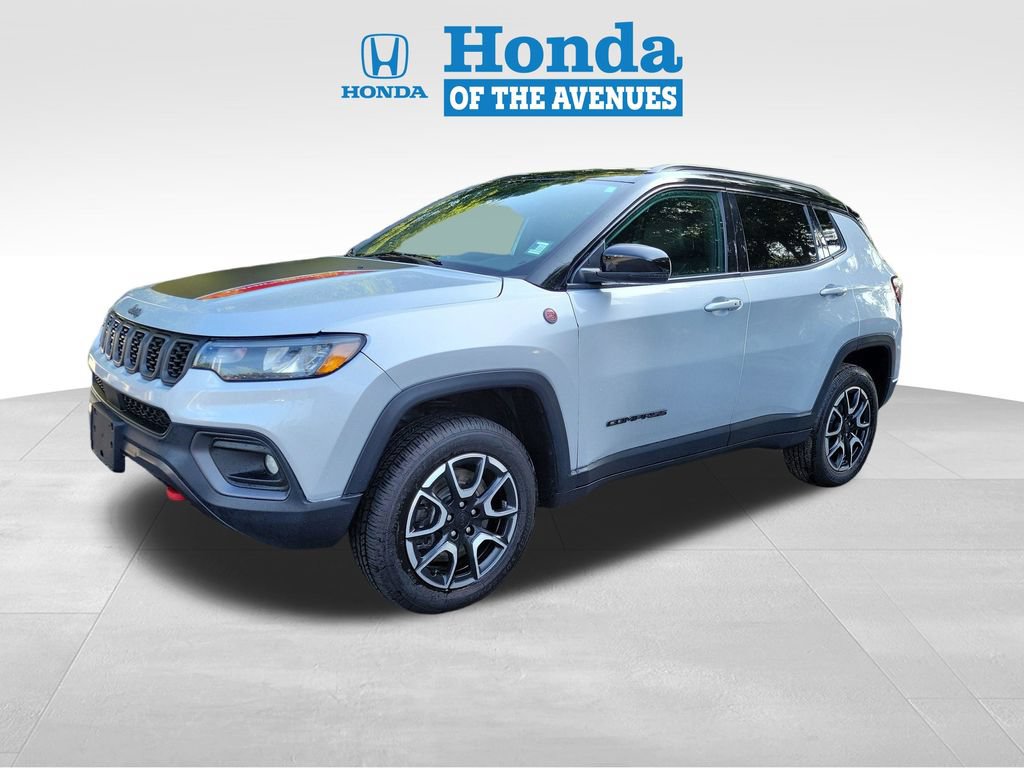 Used 2024 Jeep Compass Trailhawk AWD/4WD image 2