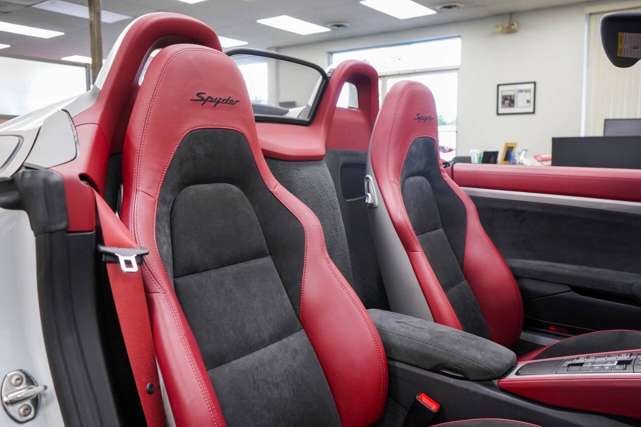 Used 2020 Porsche 718 Boxster Spyder RWD image 70