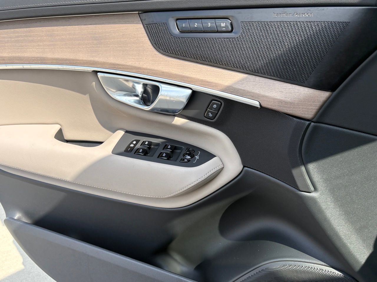 New 2026 Volvo XC90 B6 Ultra w/ Protection Package AWD/4WD image 15