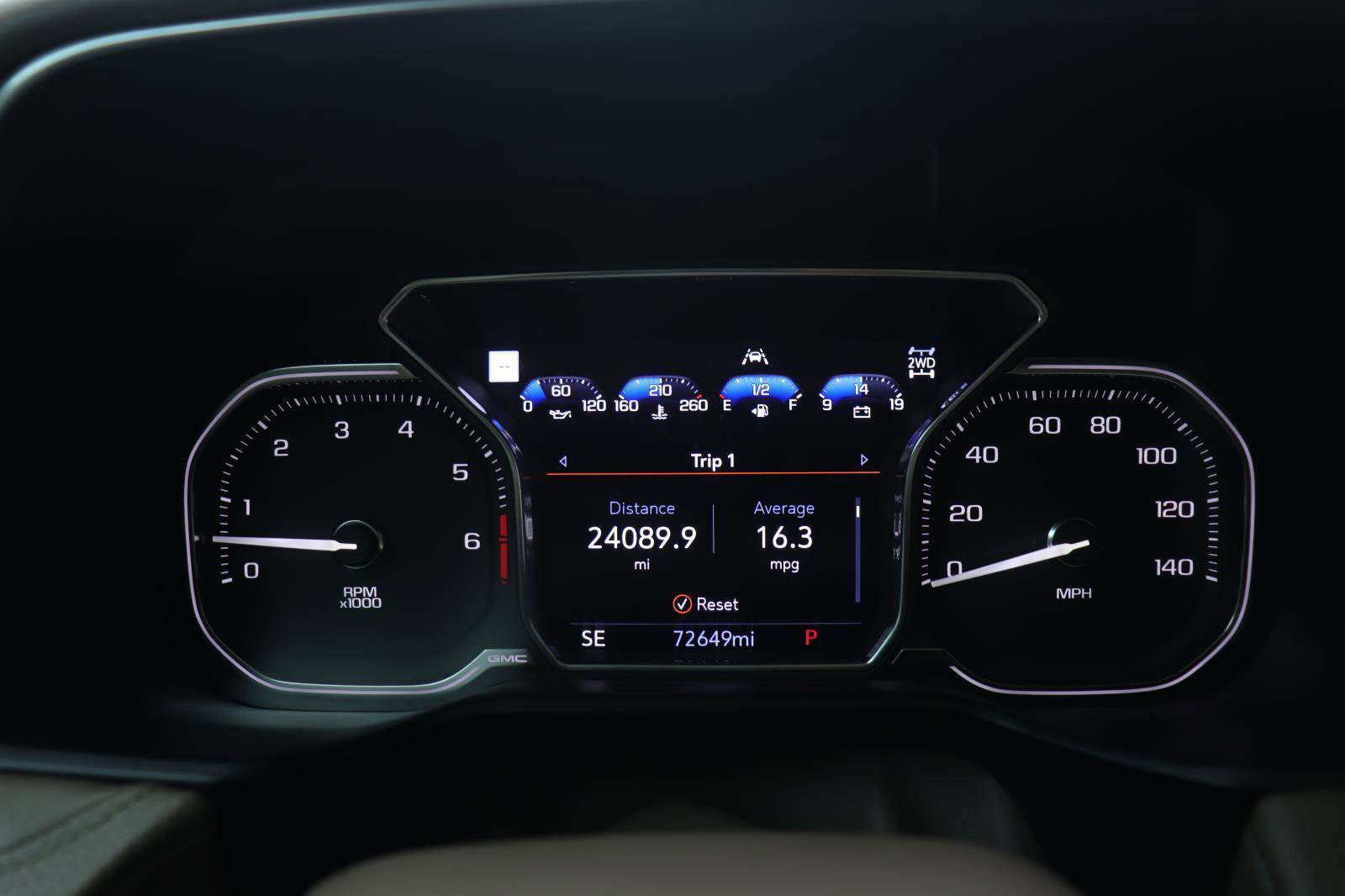 Used 2021 GMC Yukon Denali w/ Denali Premium Package image 32