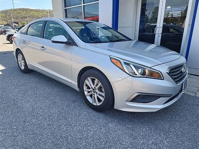 Used 2016 Hyundai Sonata SE image 2