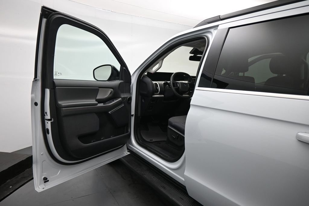 Used 2025 Ford Expedition Max Active RWD image 9