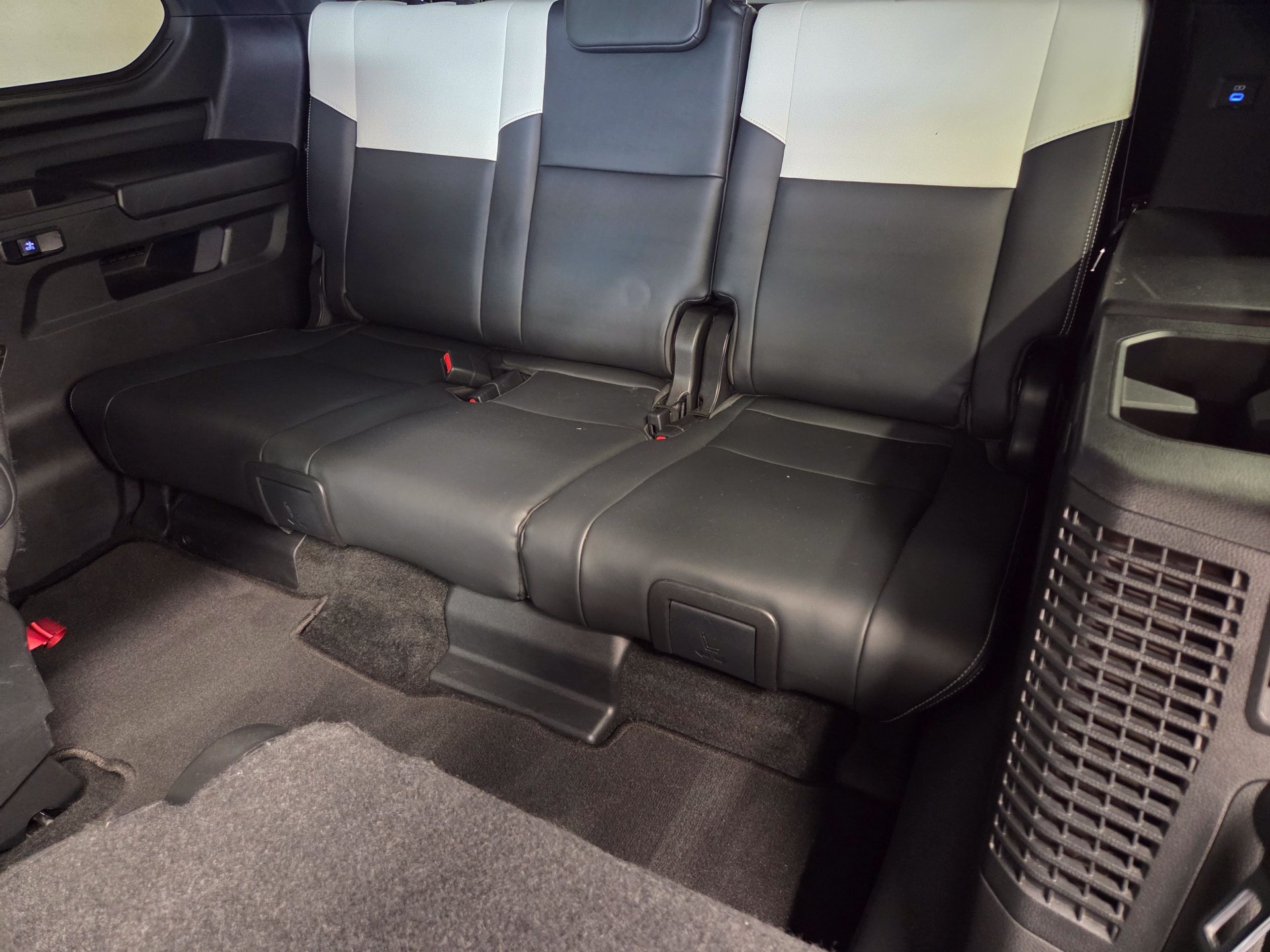 Used 2024 Toyota Sequoia Capstone AWD/4WD image 12