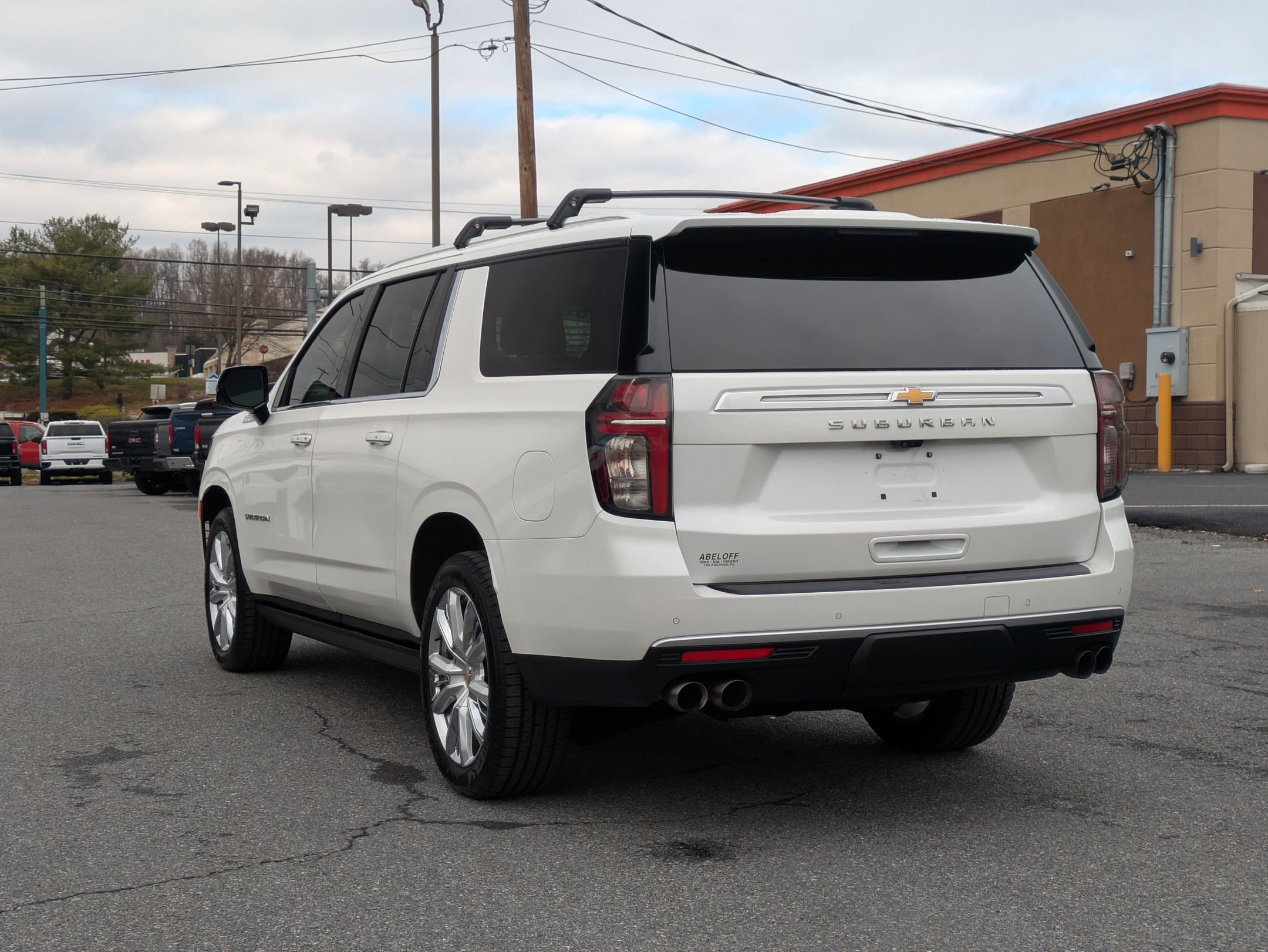 Used 2023 Chevrolet Suburban High Country w/ LPO, Illumination Package image 6