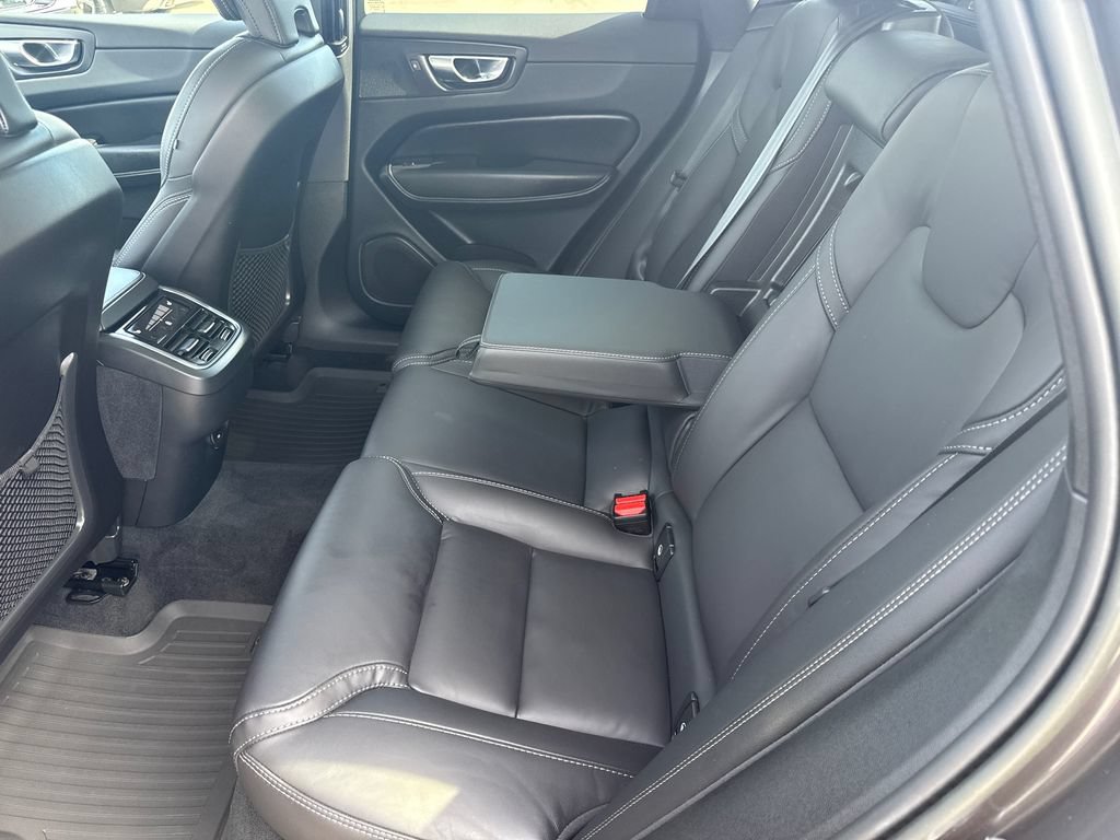 Used 2023 Volvo XC60 B5 Ultimate w/ Climate Package AWD/4WD image 17