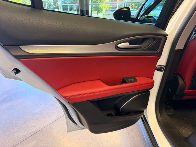 Used 2018 Alfa Romeo Stelvio Sport w/ Quick Order Package 22J Sport AWD/4WD image 9