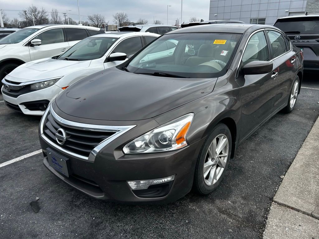 Used 2013 Nissan Altima 2.5 SV image 2
