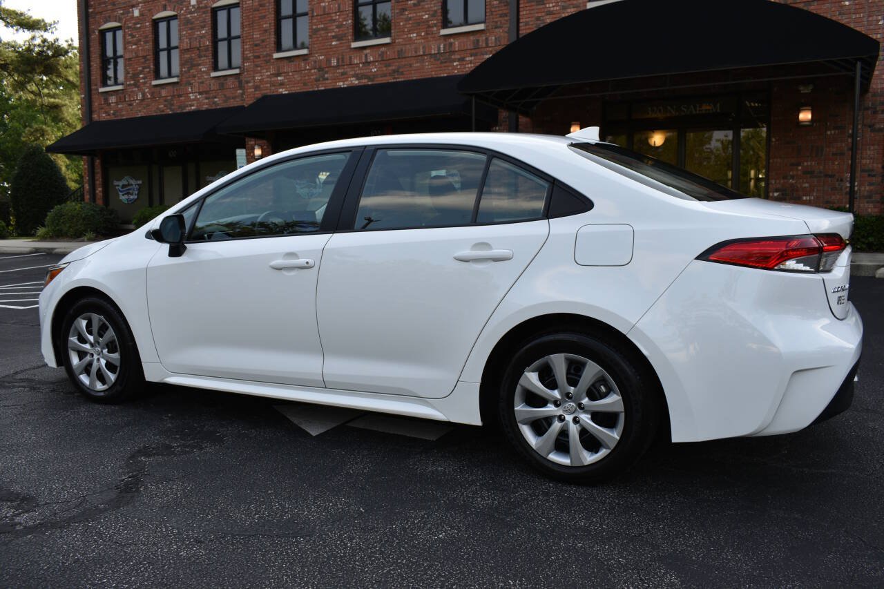 Used 2025 Toyota Corolla LE FWD image 29