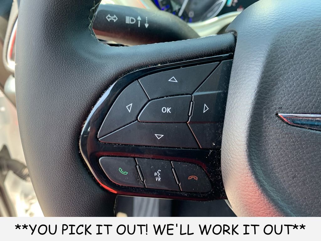 Used 2025 Chrysler Pacifica Limited FWD image 16