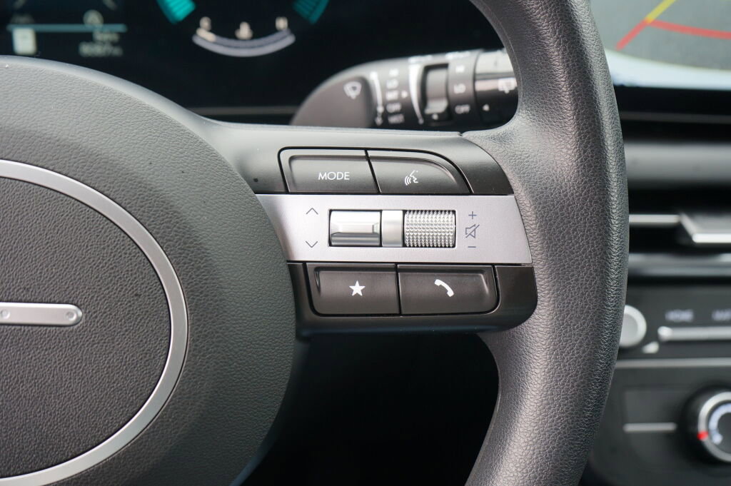 Certified 2025 Hyundai Tucson SE FWD image 29