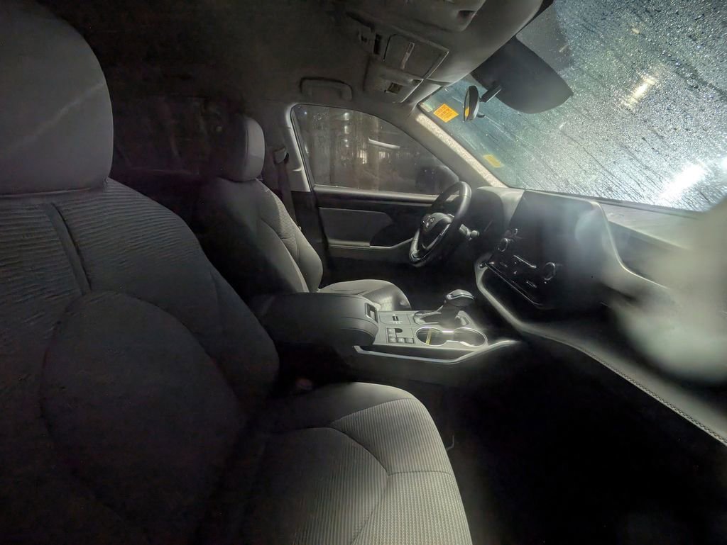 Used 2023 Toyota Highlander LE image 10
