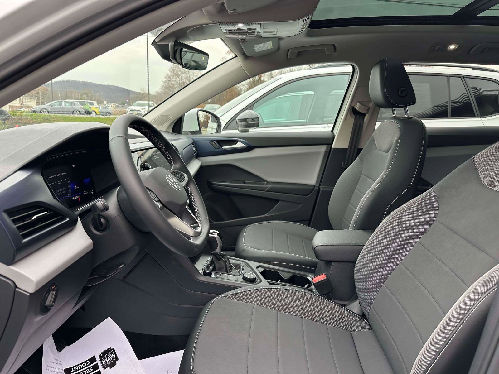 Certified 2022 Volkswagen Taos SE w/ Panoramic Sunroof Package image 13