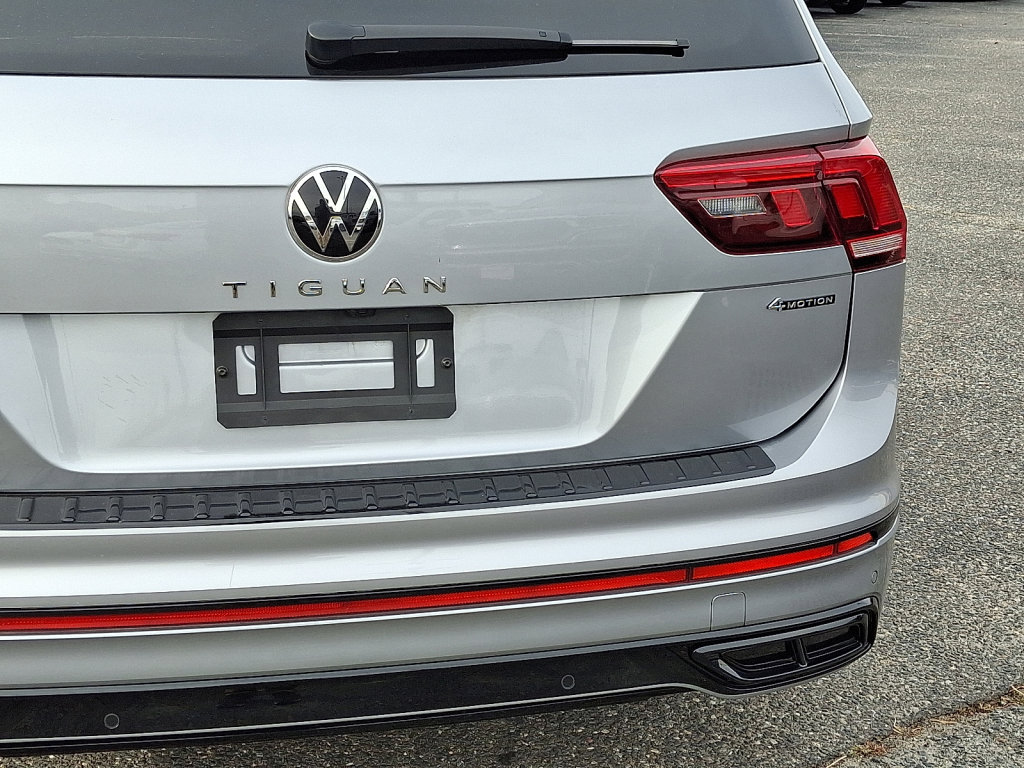 Used 2023 Volkswagen Tiguan SE R-Line image 15