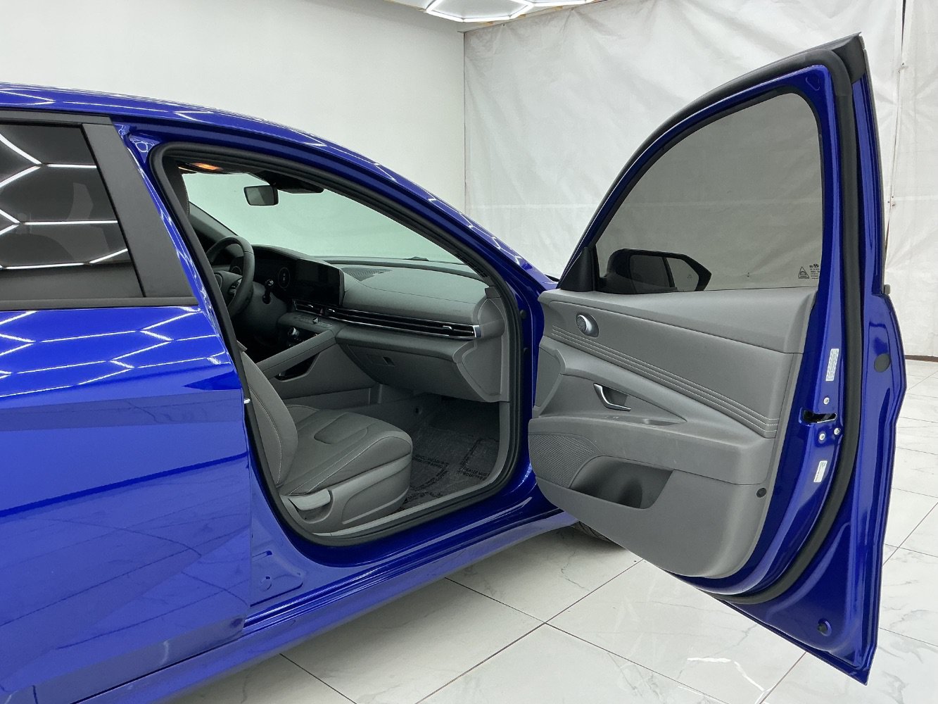 Used 2023 Hyundai Elantra SEL w/ Convenience Package FWD image 17
