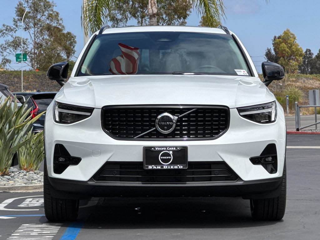 New 2026 Volvo XC40 B5 Plus w/ Protection Package Premier AWD/4WD image 8