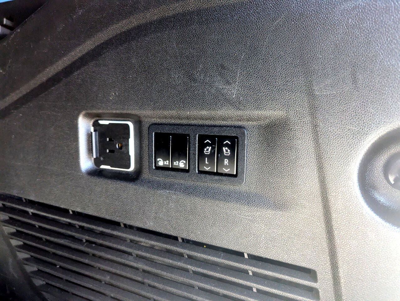 Used 2021 GMC Yukon XL Denali image 49